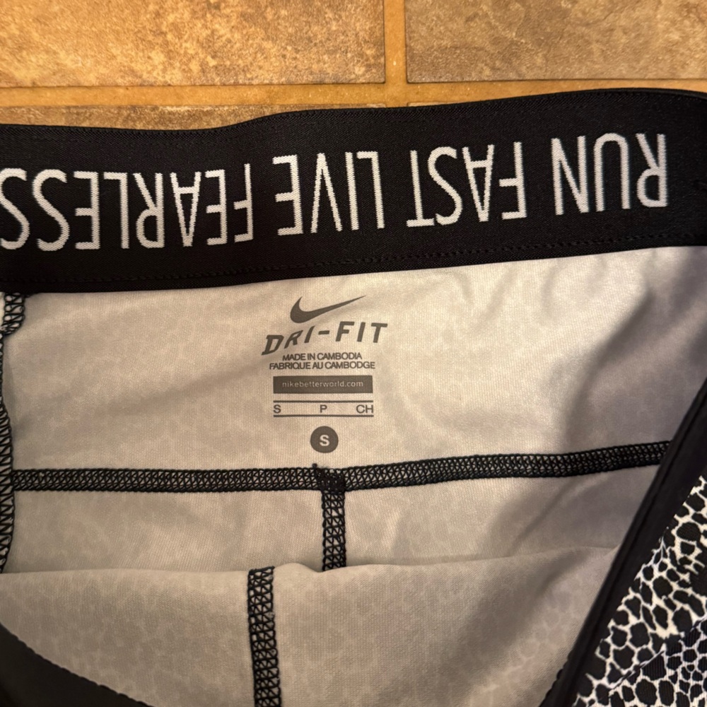 Nike Women’s Leggings Size Small - Picture 5 of 7